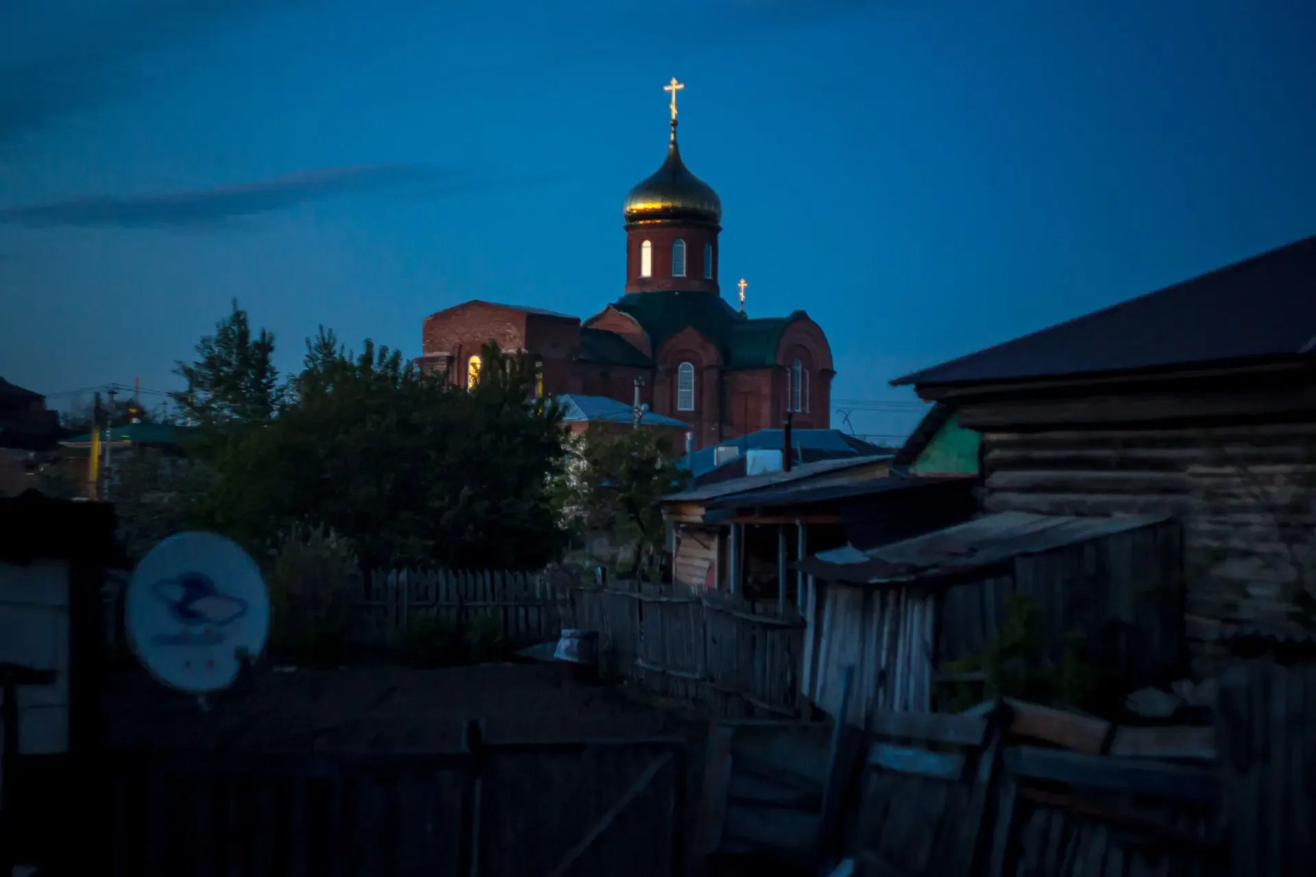 Вечерний променад  (объектив Гелиос 44-2 СССР, камера Canon 6D)    Фото: Дмитрий Проскурин