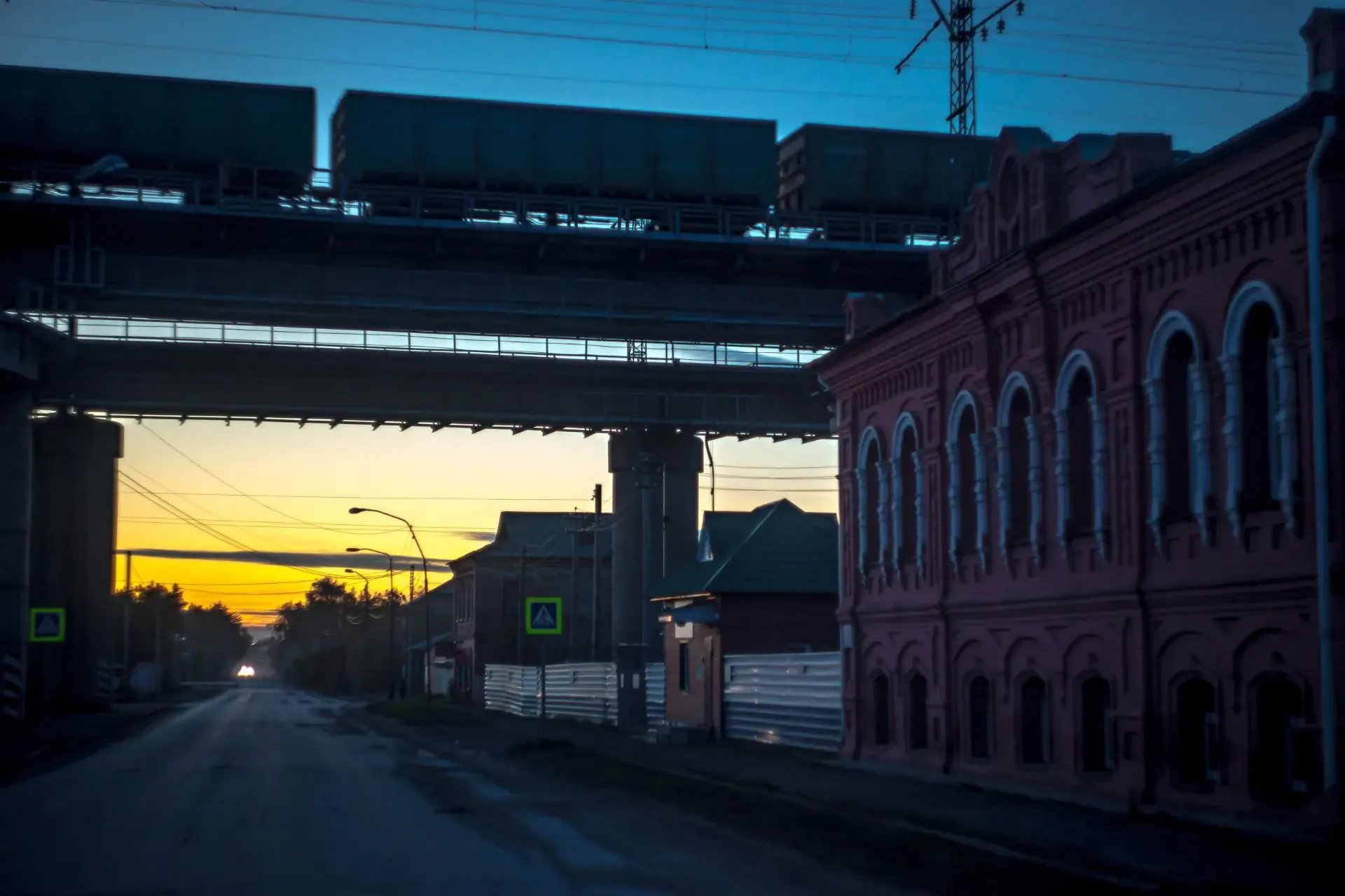 Вечерний променад  (объектив Гелиос 44-2 СССР, камера Canon 6D)    Фото: Дмитрий Проскурин