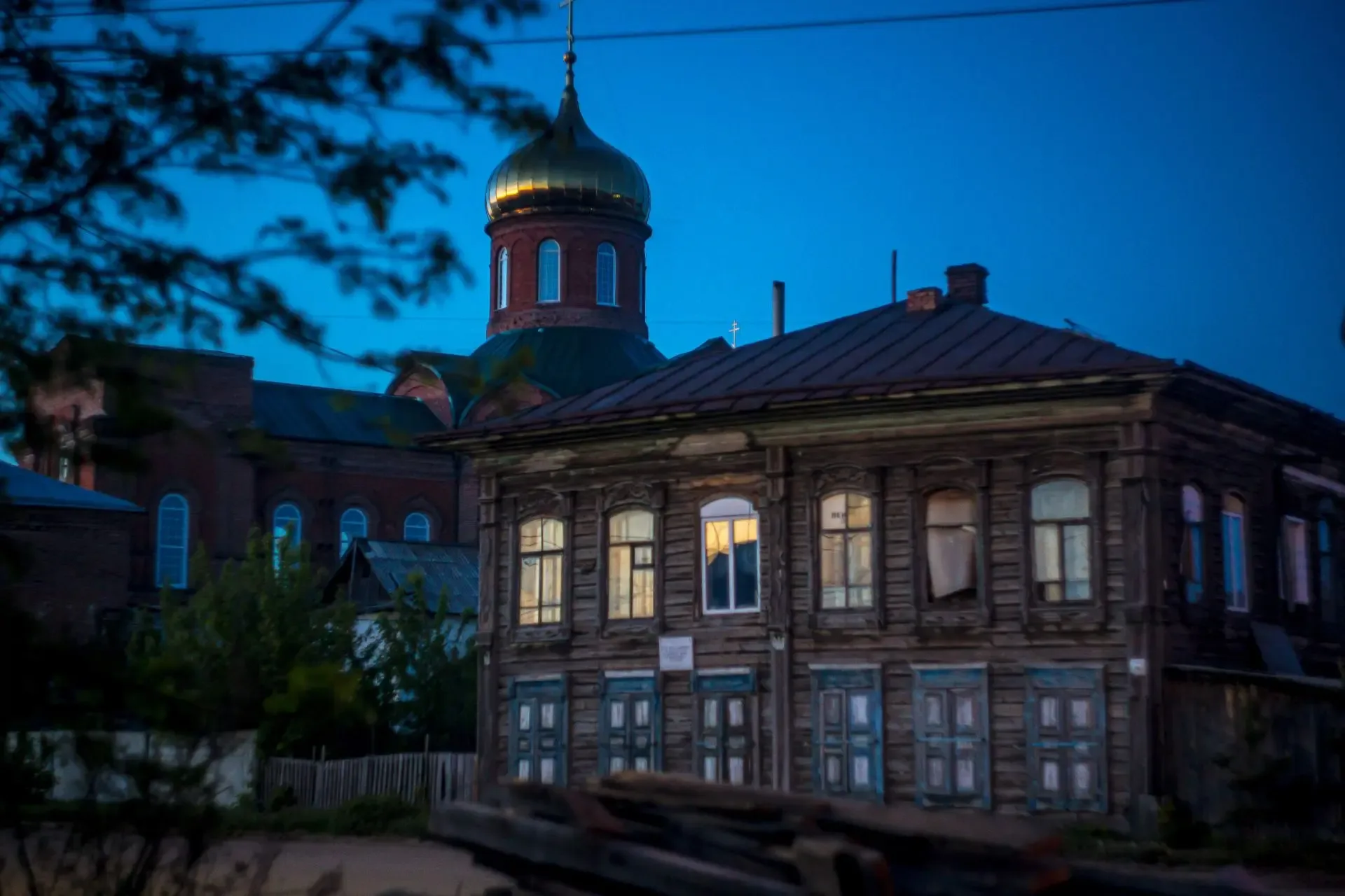 Вечерний променад  (объектив Гелиос 44-2 СССР, камера Canon 6D)    Фото: Дмитрий Проскурин