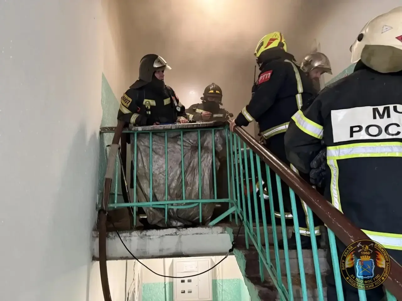 Пожарные Подольска спасли женщину из горящей квартиры   🔥Сегодня днём на Литейной, 4А произошло возг