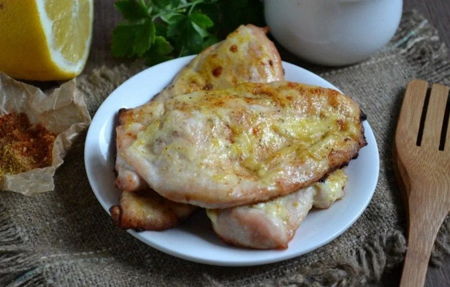 Куриные стейки Хотите порадовать своих родных вкусным любимым ужином? Тогда приготовьте стейки по мо