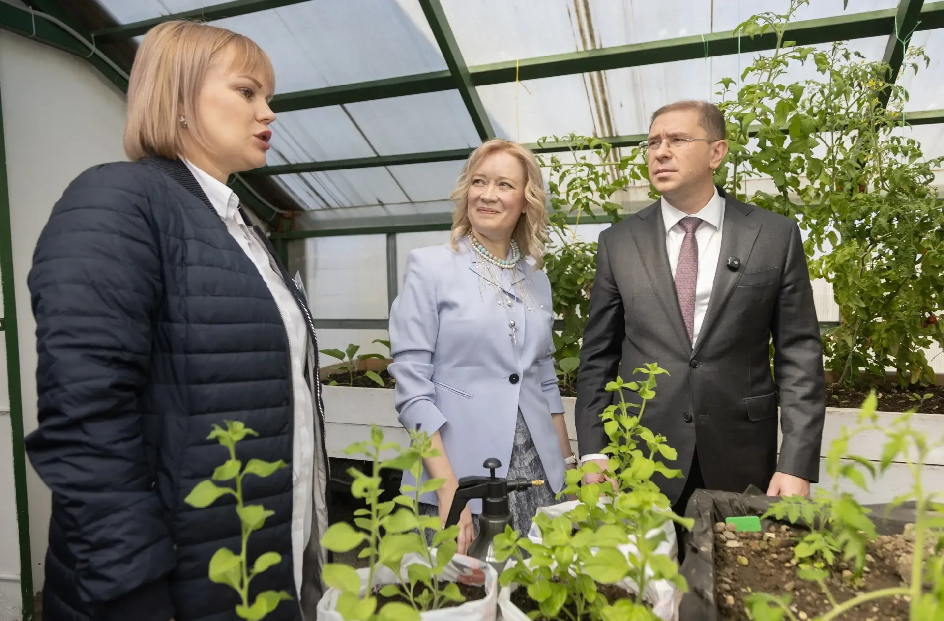 Вместе с председателем регионального правительства Алексеем Васильевичем Беликом посетила школу № 32