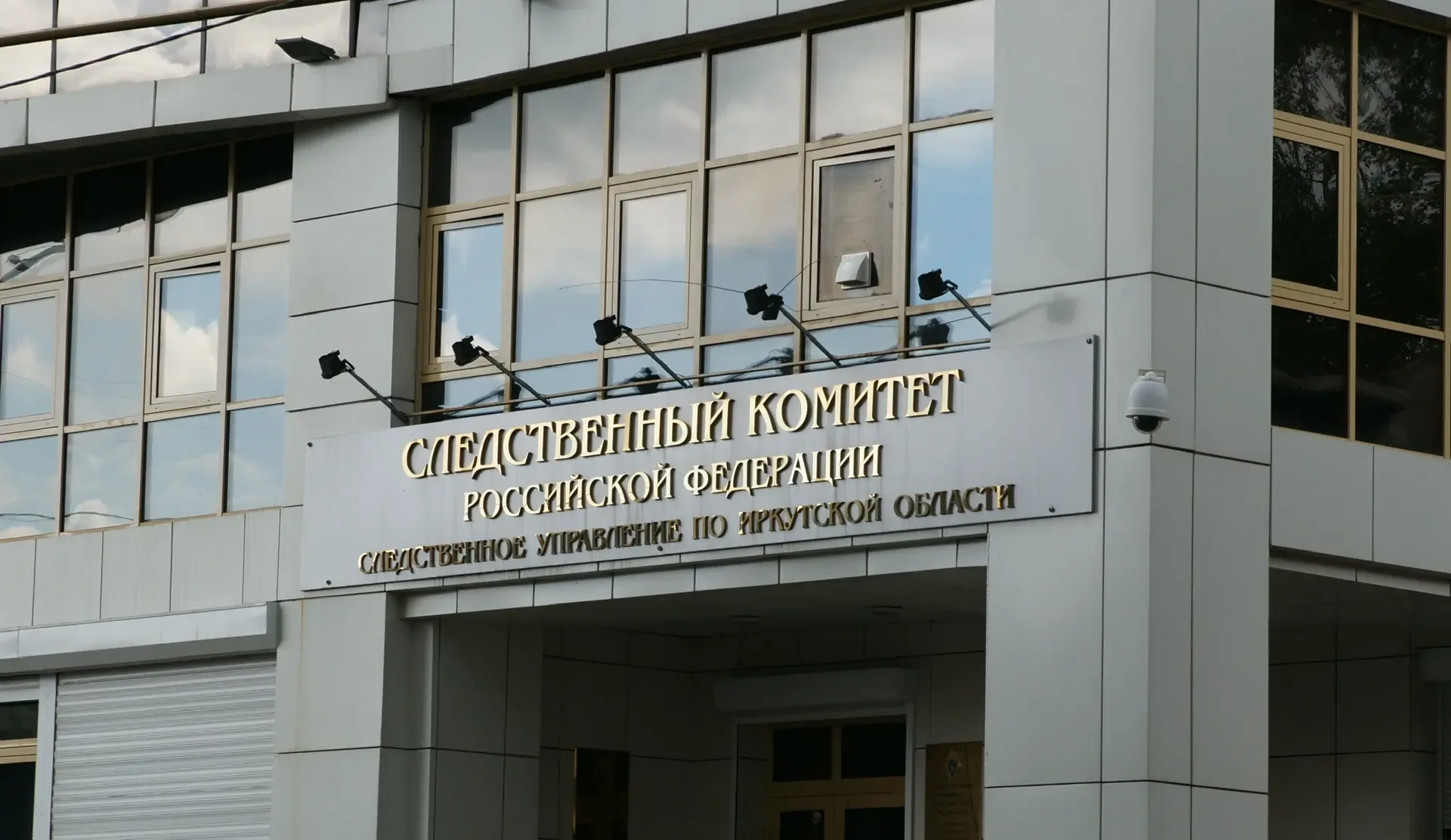 В Иркутске возбуждено уголовное дело по факту падения подростка в открытый колодец   8 мая на улице 