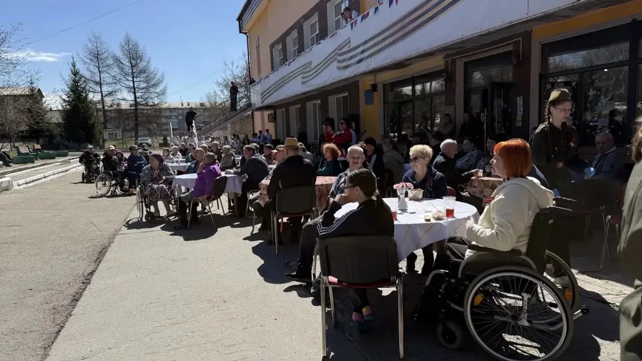 В Иркутске офицеры СК организовали полевую кухню для постояльцев интерната престарелых и инвалидов к