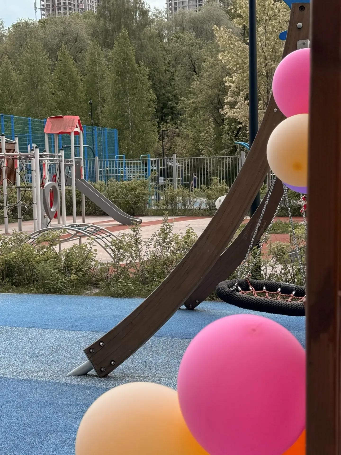 Как мы провели вчерашний день🫧  Ездили на детский праздник. Там были аниматоры, опыты, мастер-классы
