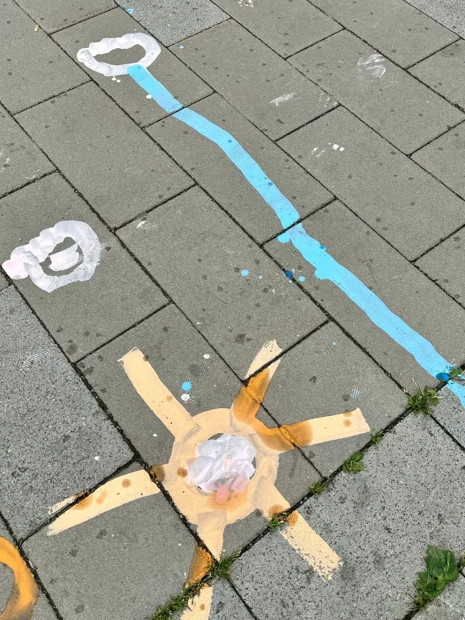 Находки для детей, которые любят рисовать мелками🖍️  1️⃣Мелки в баллончиках Интересная альтернатива 