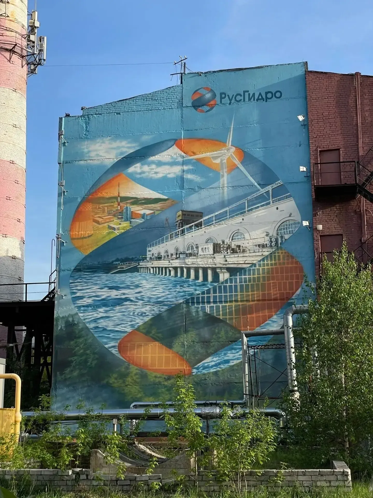 🖼️В Нижнем Новгороде на фасаде здания, примыкающего к Бугров Бизнес Парку, создали мурал с изображен