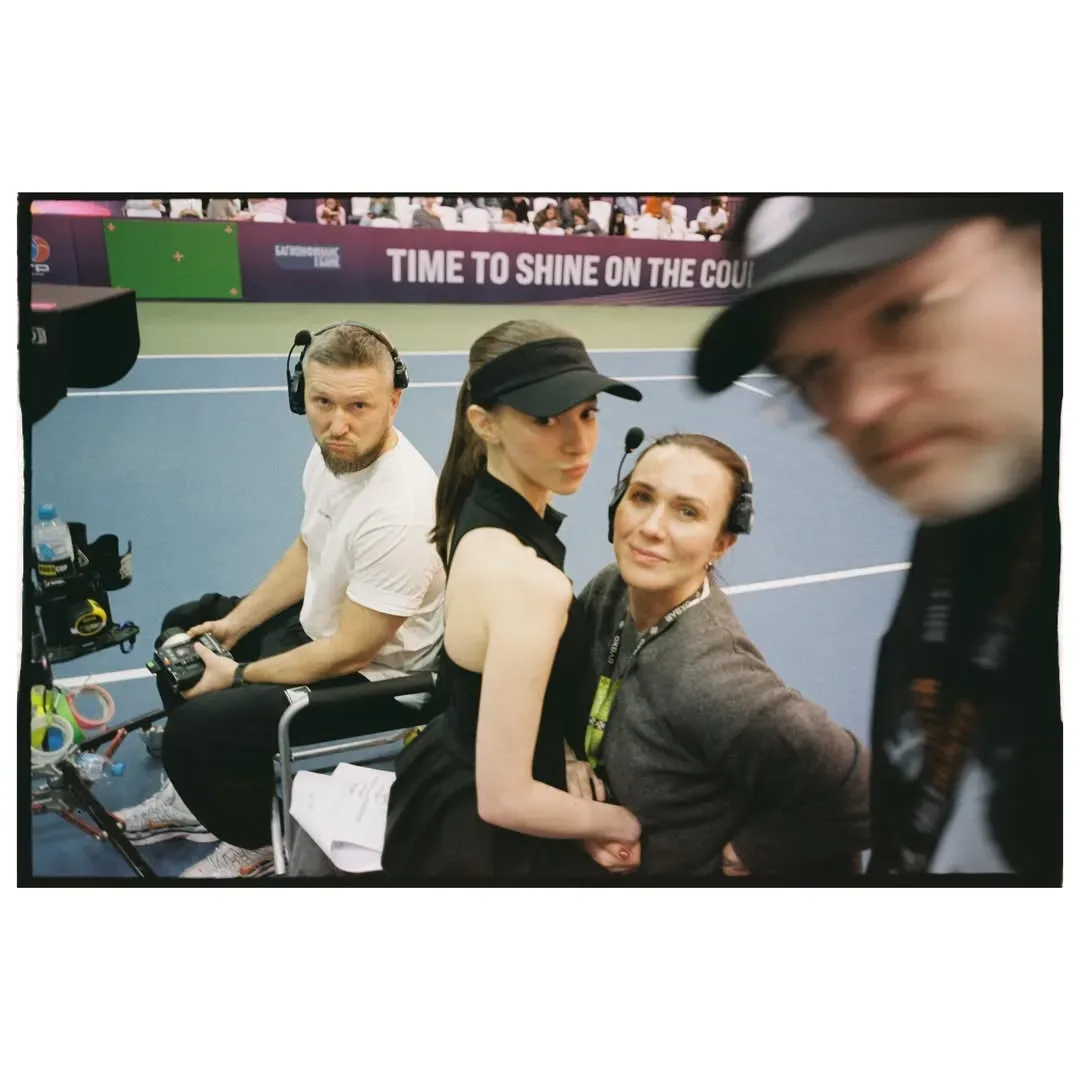 Плёночное закулисье со съёмок «Первой ракетки» 🎾   Данила Козловский, Полина Гухман и Лиза Шакира — 