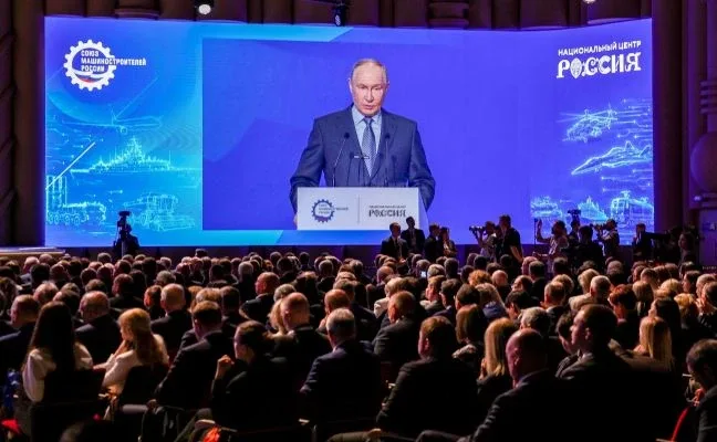 Путин призвал не делить предприятия на оборонные и гражданские  На X съезде Союза машиностроителей Р
