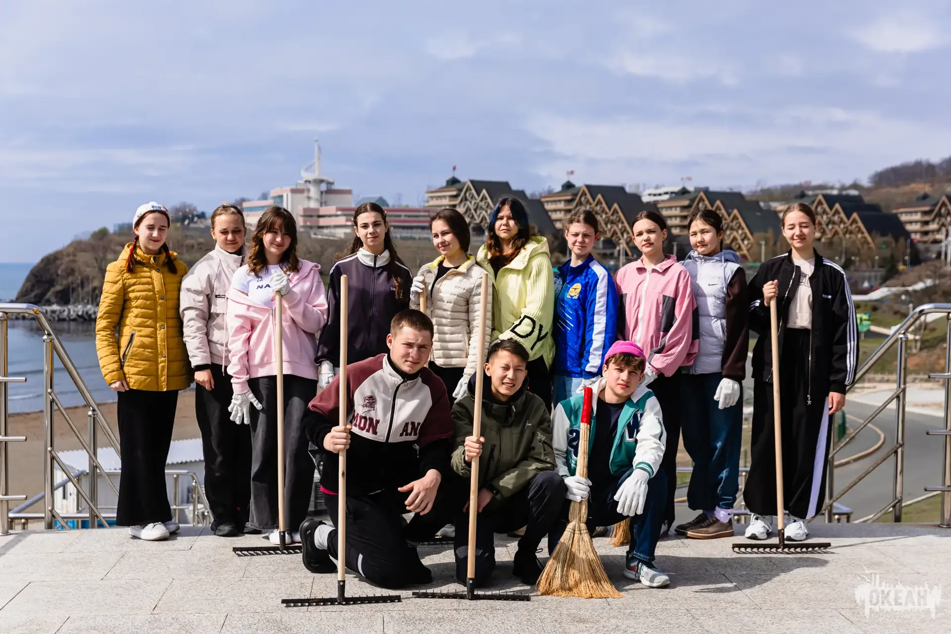 🧹 Мир! Труд! Май! И отличная компания! 🌿  В честь Праздника Весны и Труда участники пятой смены вышл