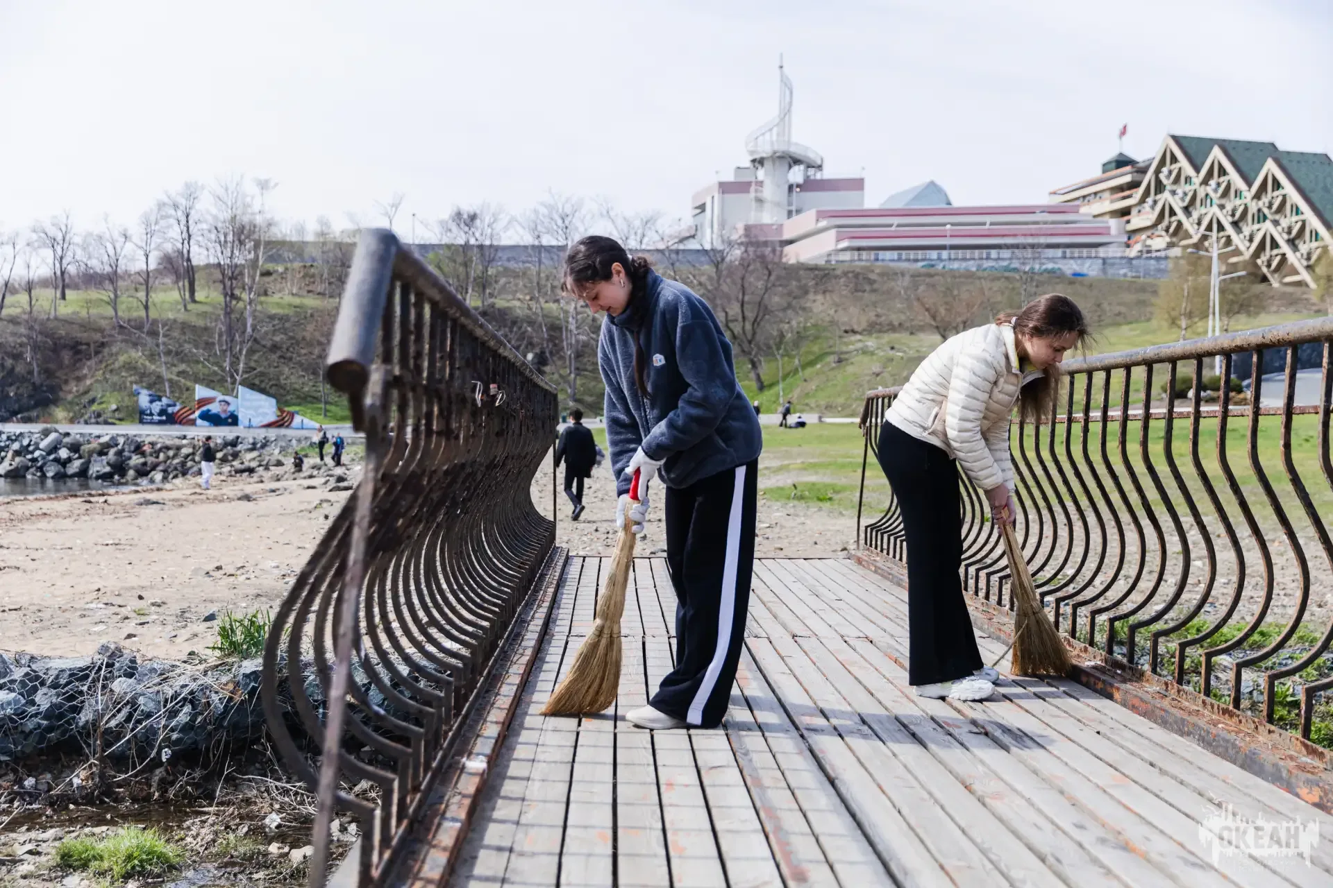 🧹 Мир! Труд! Май! И отличная компания! 🌿  В честь Праздника Весны и Труда участники пятой смены вышл