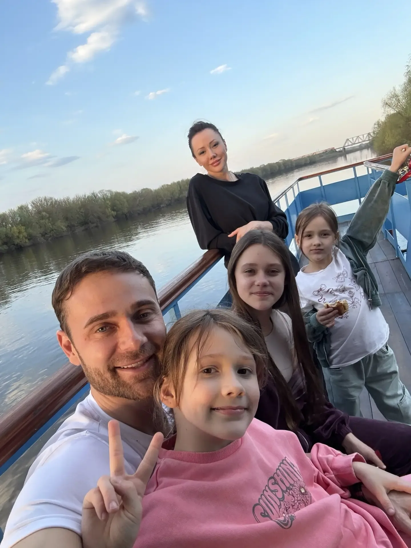 🤗 ТО, РАДИ ЧЕГО МЫ ВСЁ ДЕЛАЕМ! Друзья, выбрались всей семьей на прогулку на теплоходе по Коломне 🚢  