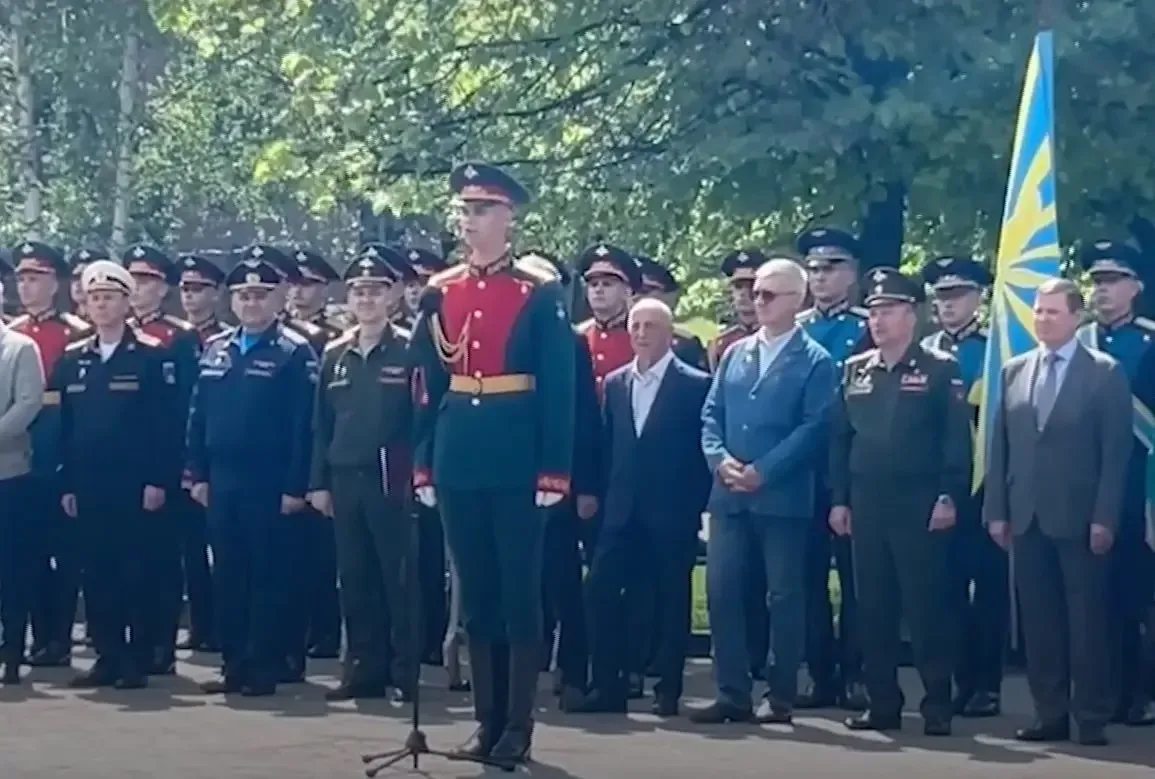 Двухметровый костромич возглавил церемонию у Могилы неизвестного солдата в Москве   Костромич Федор 