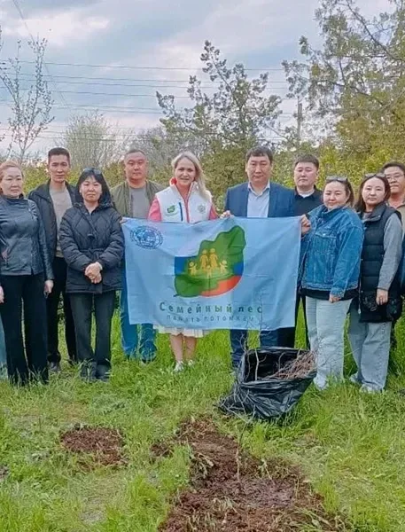 Калмыкия: «Семейный лес» посадили дубы  🌳 В Элисте завершилась акция «Семейный лес», в которой приня