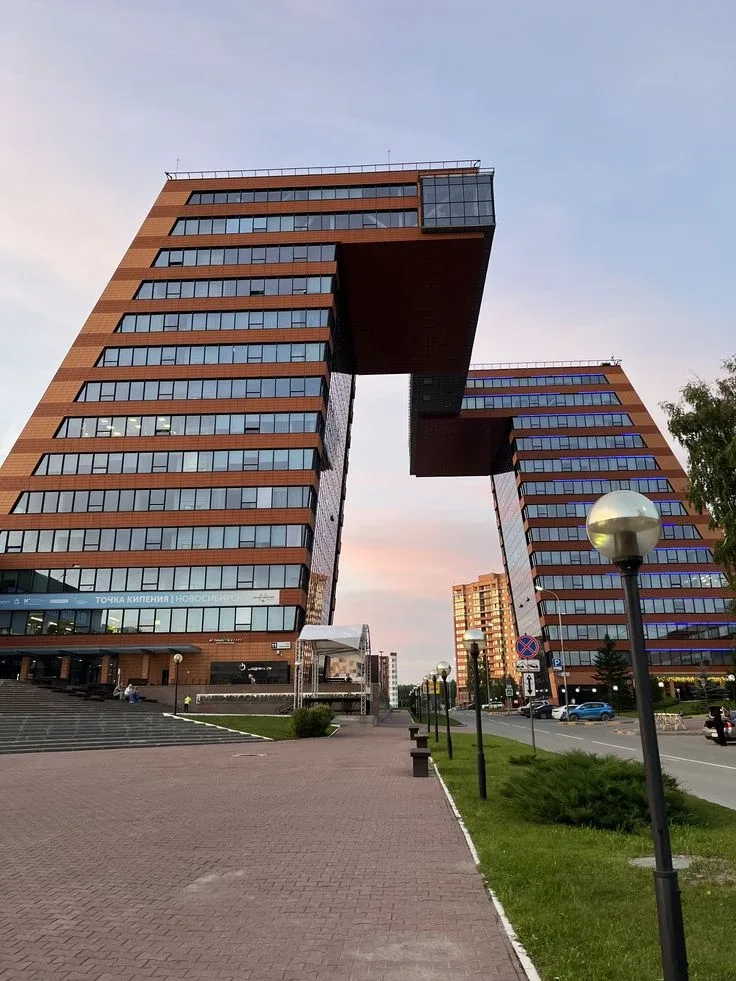 🌳 Маршрут для  прогулок по Академгородку 👇🏻  📍 Первая точка - башни Технопарка. Если едете на 35 мар