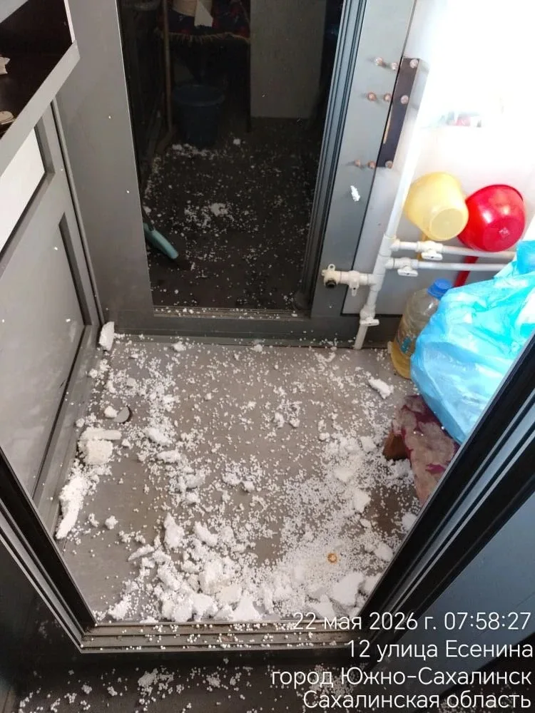 В сквере Есенина зафиксирован случай порчи городского имущества  Разгромившие помещение общественног
