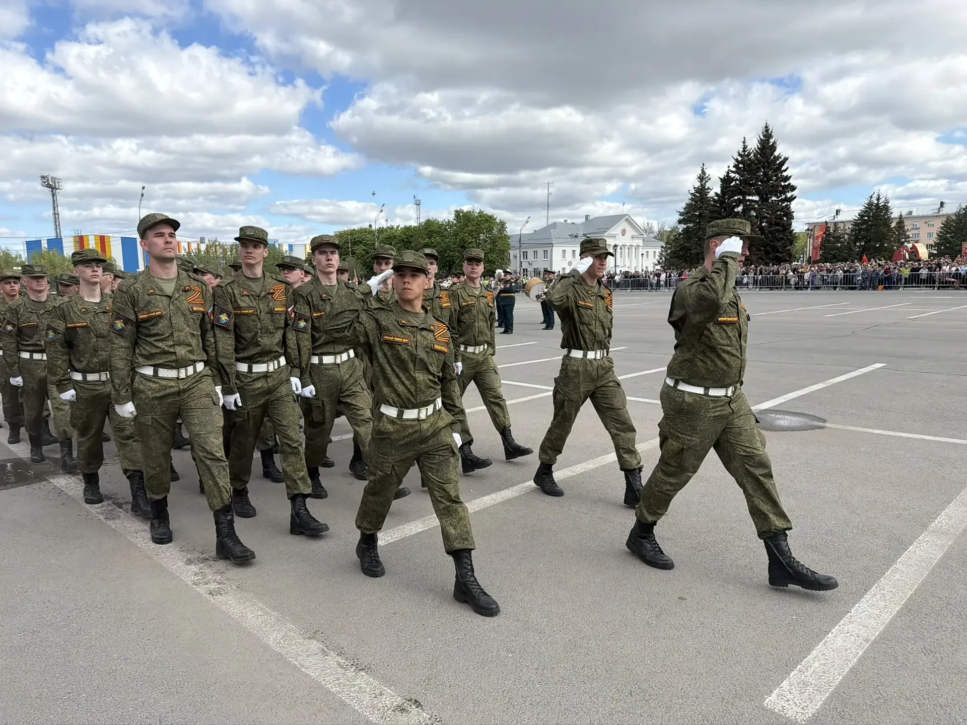 Дорогие тольяттинцы! Сегодня мы отмечаем самый главный праздник нашей страны — День Великой Победы! 