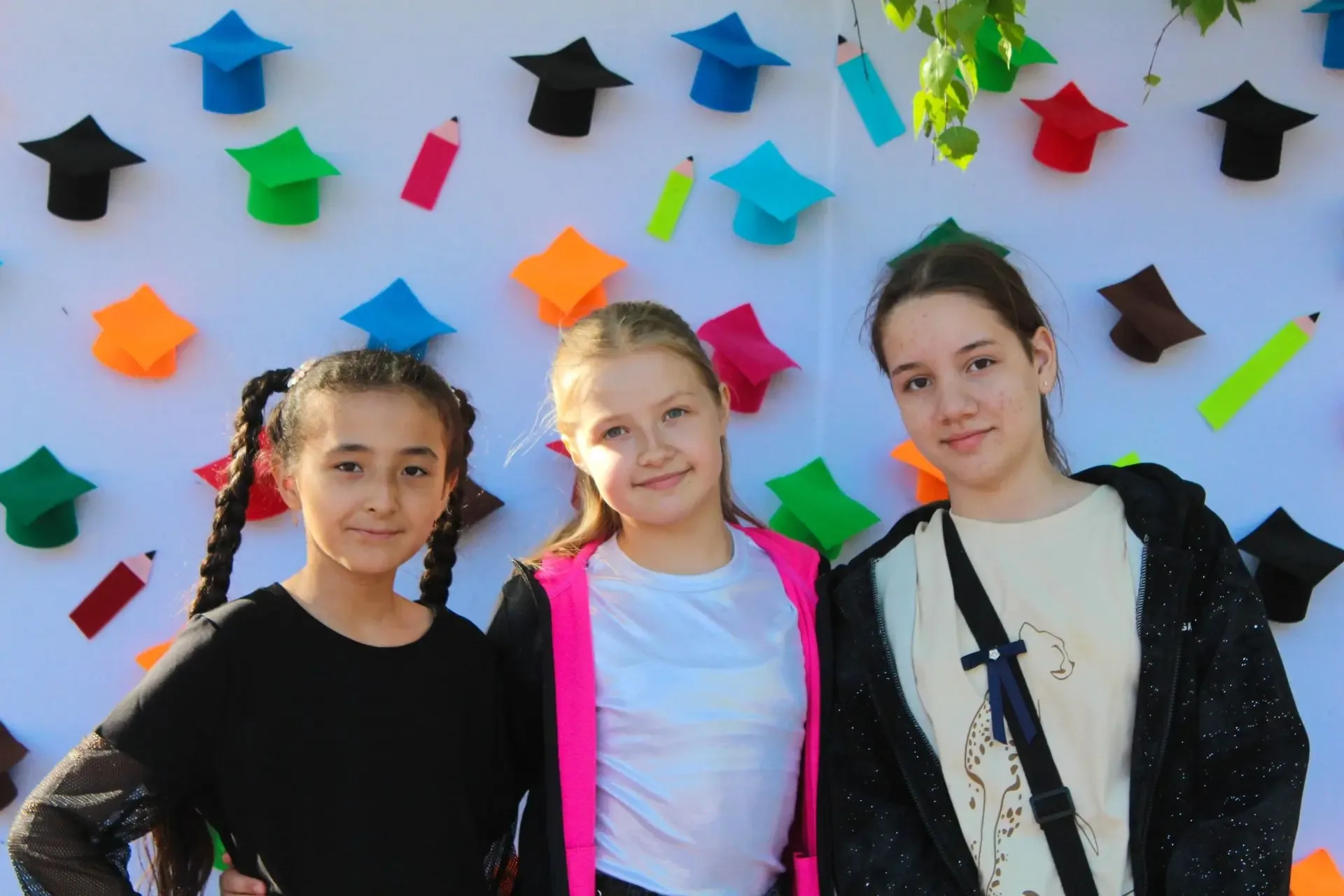 МОМЕНТЫ ВЫПУСКНЫХ Учебный год подходит к концу и его мы провожаем ярко в «Ребячьей республике»  За в