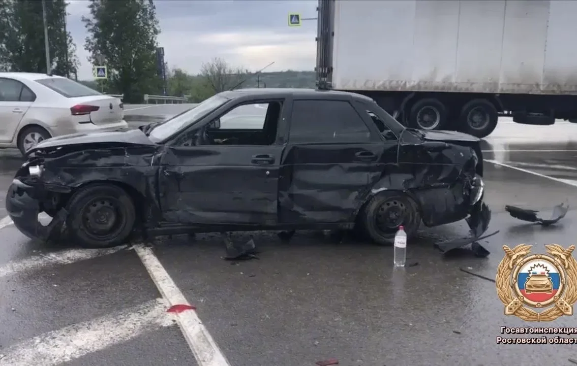 В страшном ДТП на трассе между Шахтами и Каменоломни погиб 34-летний парень  «Ладу Приору» занесло н