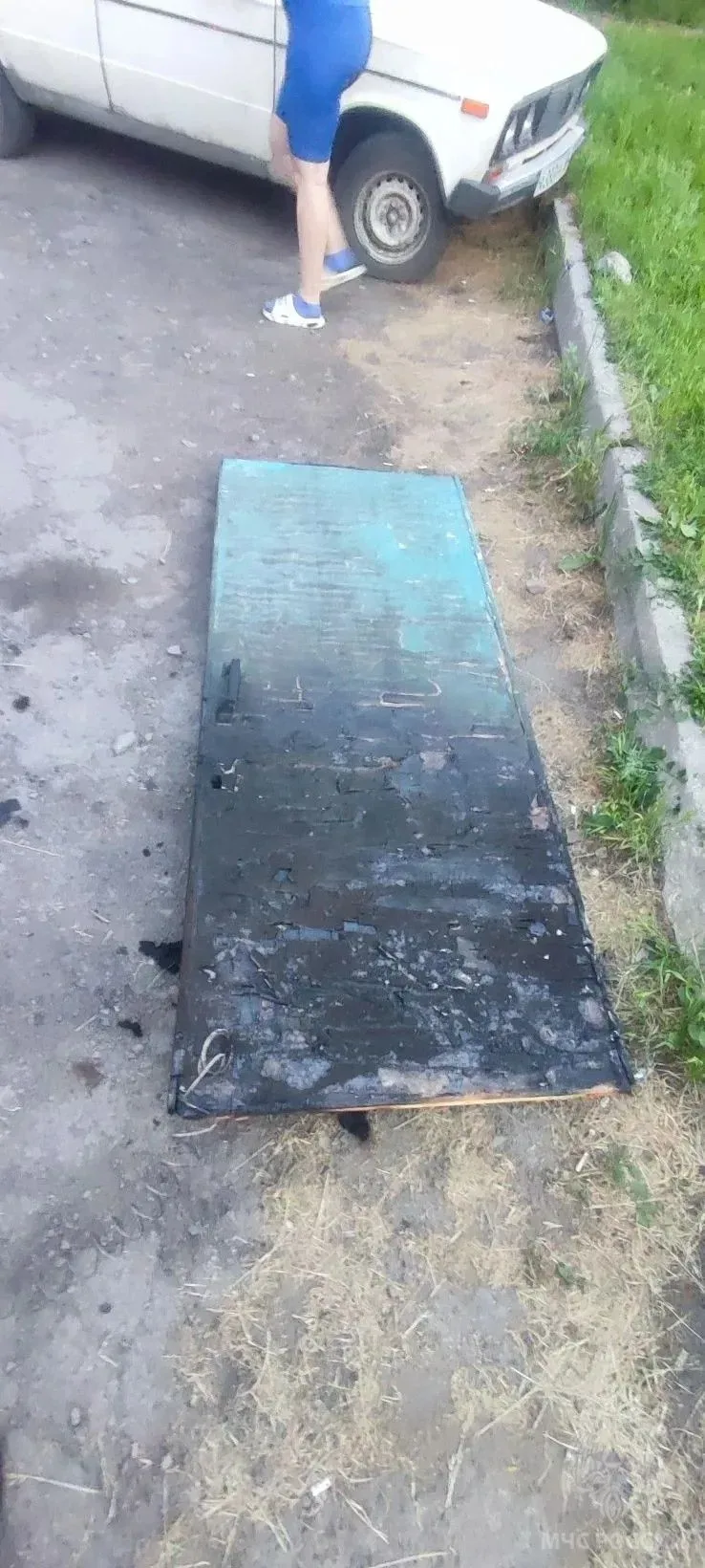 В Антраците на пожаре спасли 20-летнюю девушку  Огонь вспыхнул в тамбуре подъезда многоквартирного д