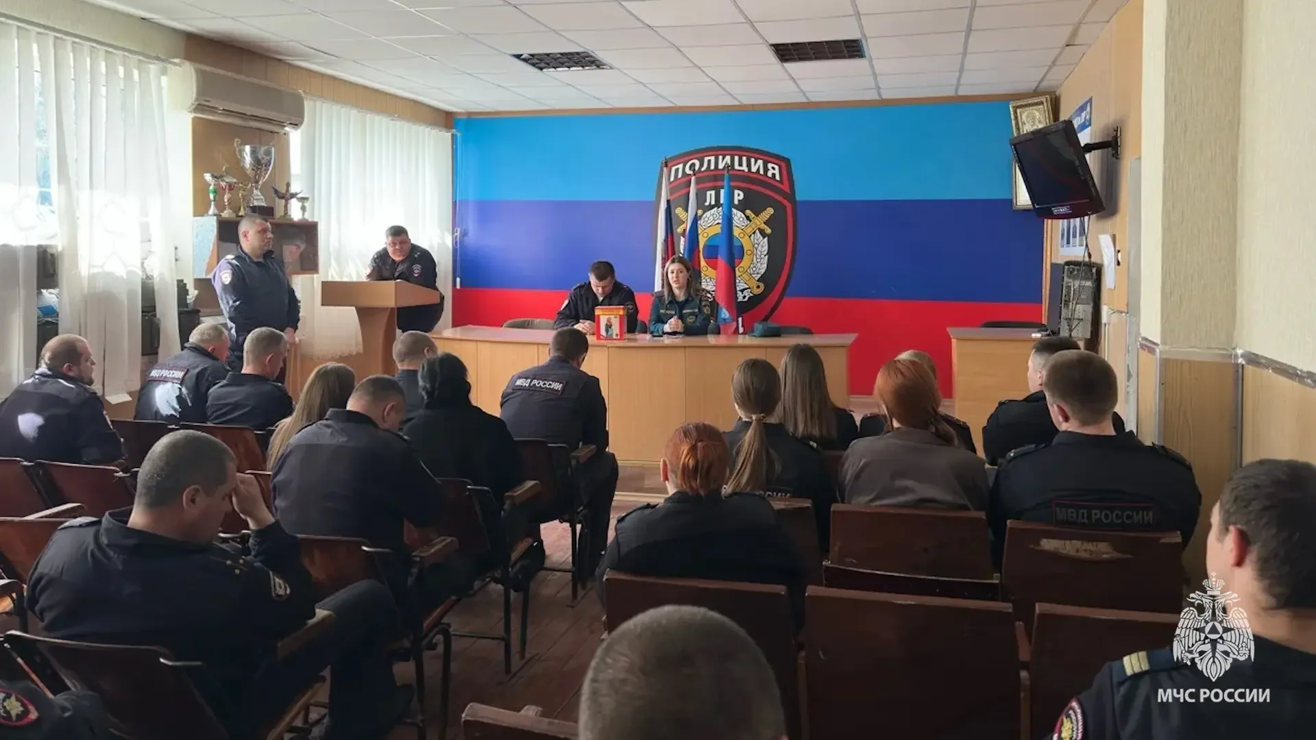 Луганские спасатели провели мастер-класс по безопасности для сотрудников патрульно-постовой службы  