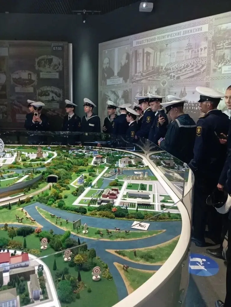 📍 Курсанты МПК ХГМА в историческом путешествии  Курсанты Морского профессионального колледжа ХГМА по
