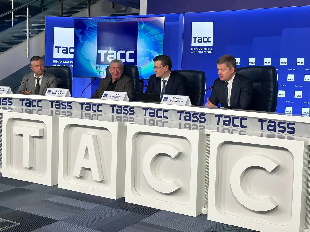 Провел сегодня в ТАСС почти три часа - принял участие в двух пресс-конференциях и дал интервью по ит