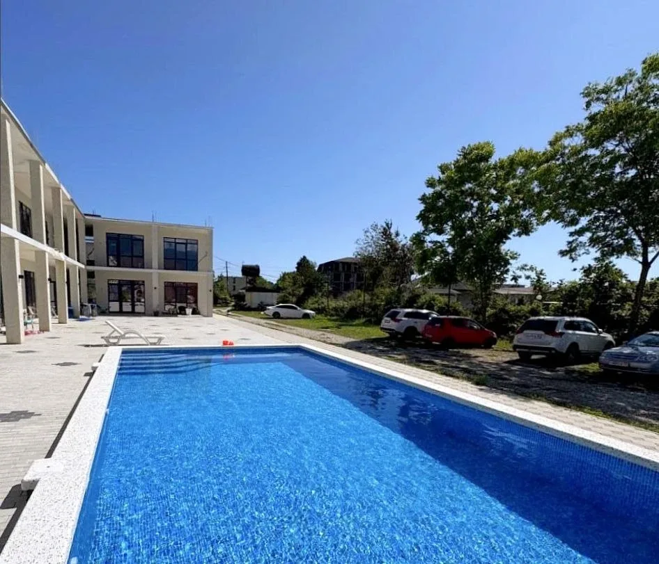 "АИША" отель с бассейнами  📍Алахадзы, Туманяна 26 🏖 до пляжа 10 минут пешком (800м) 👥 Размещение до 