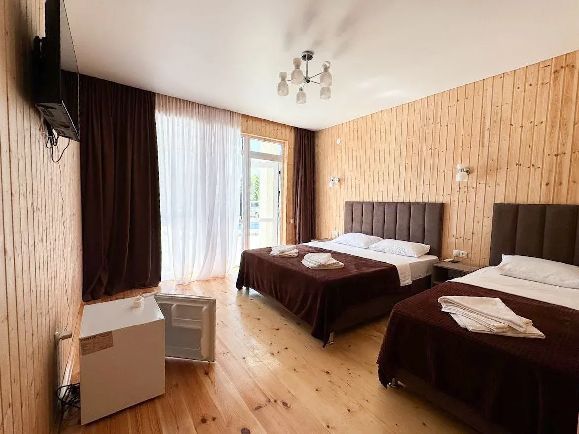 "АИША" отель с бассейнами  📍Алахадзы, Туманяна 26 🏖 до пляжа 10 минут пешком (800м) 👥 Размещение до 