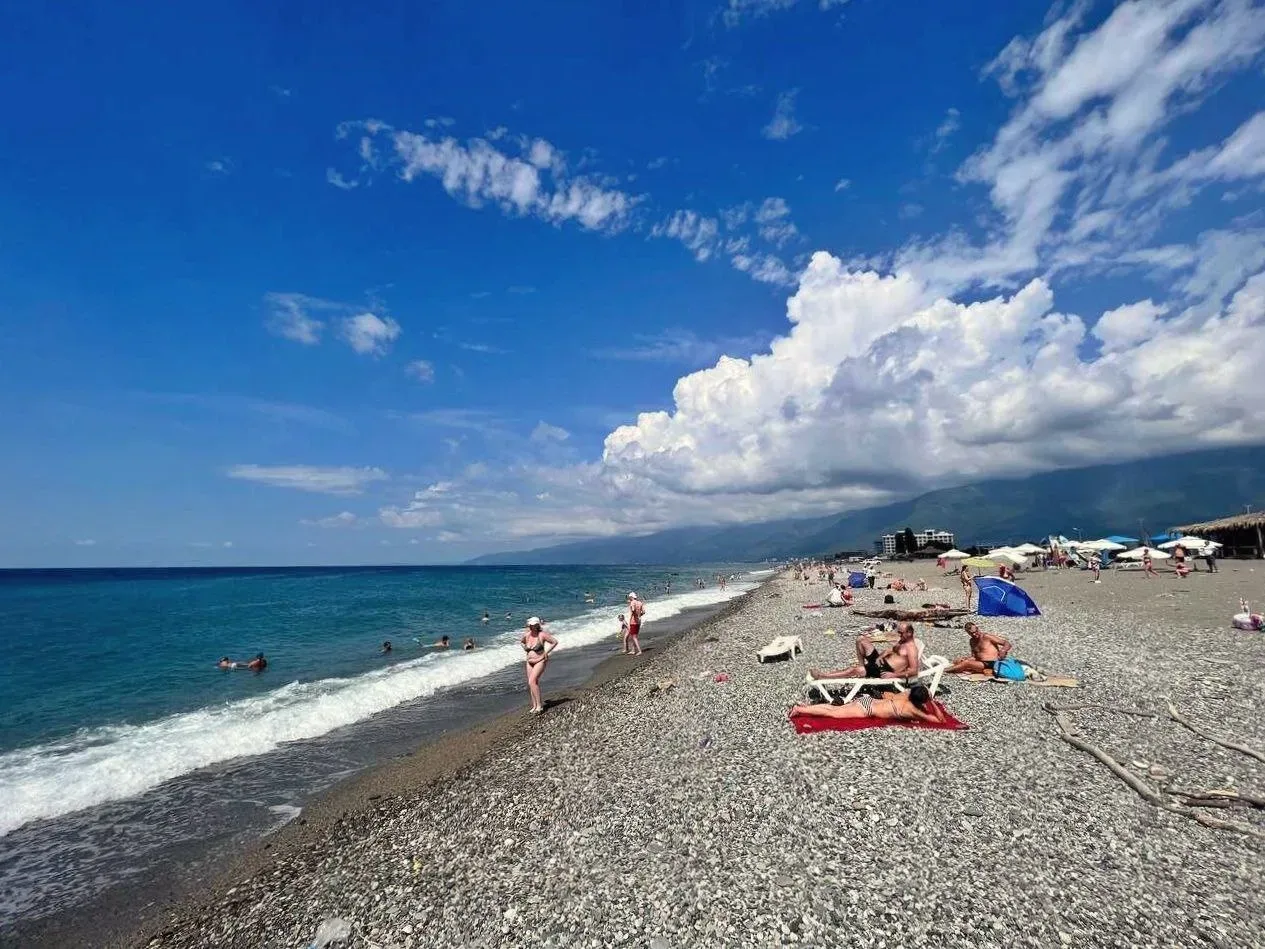 "АИША" отель с бассейнами  📍Алахадзы, Туманяна 26 🏖 до пляжа 10 минут пешком (800м) 👥 Размещение до 