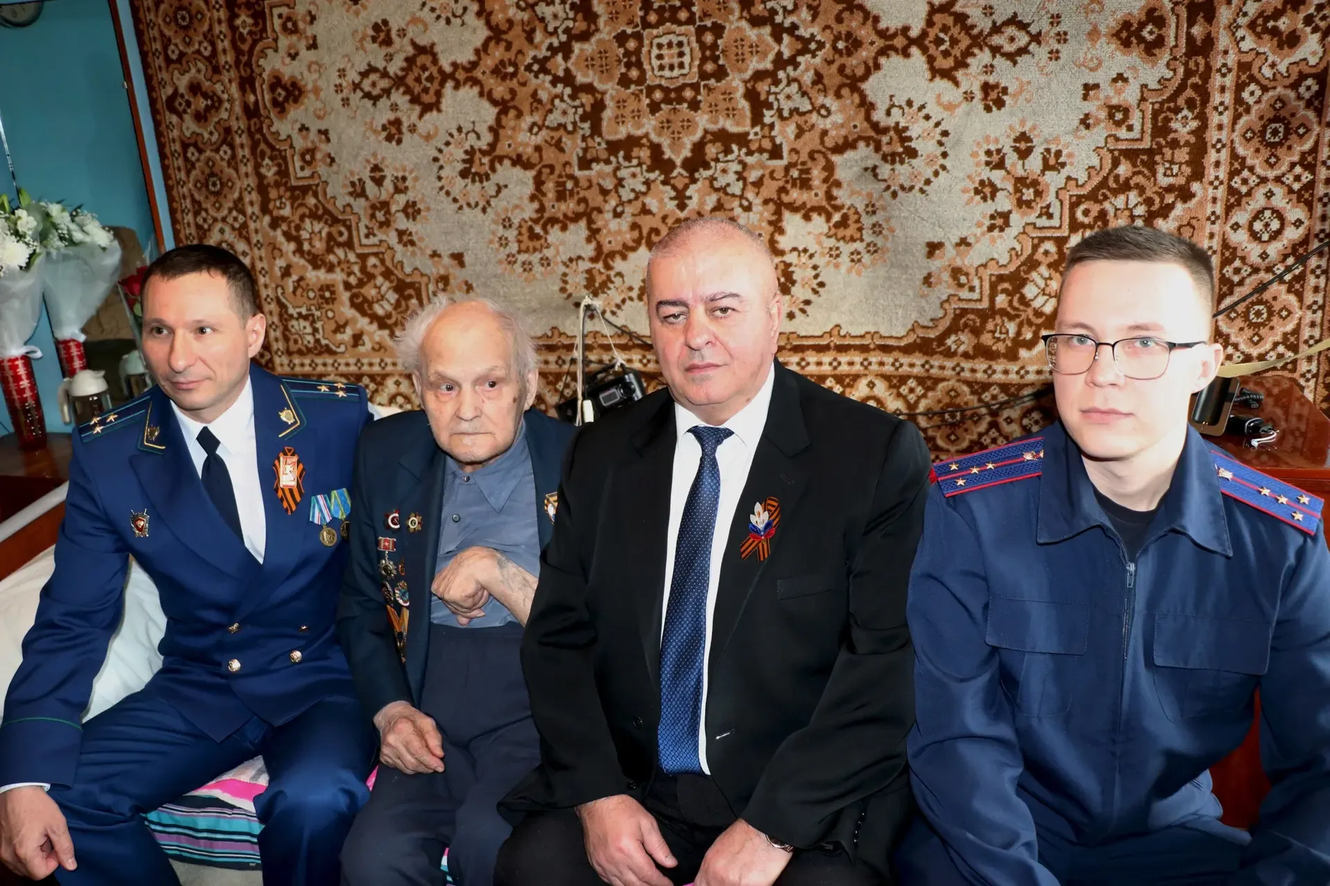 🎗️Сотрудники следственного отдела по городу Уссурийску СКР Приморья поздравили ветеранов ВОВ и труже