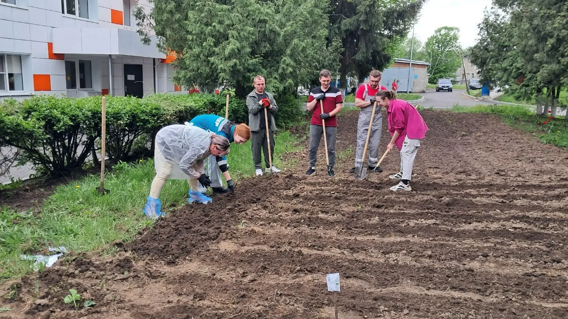 💥Сотрудники ООО «БИАКСПЛЕН» приняли участие в весеннем благоустройстве территории Курского дома соци