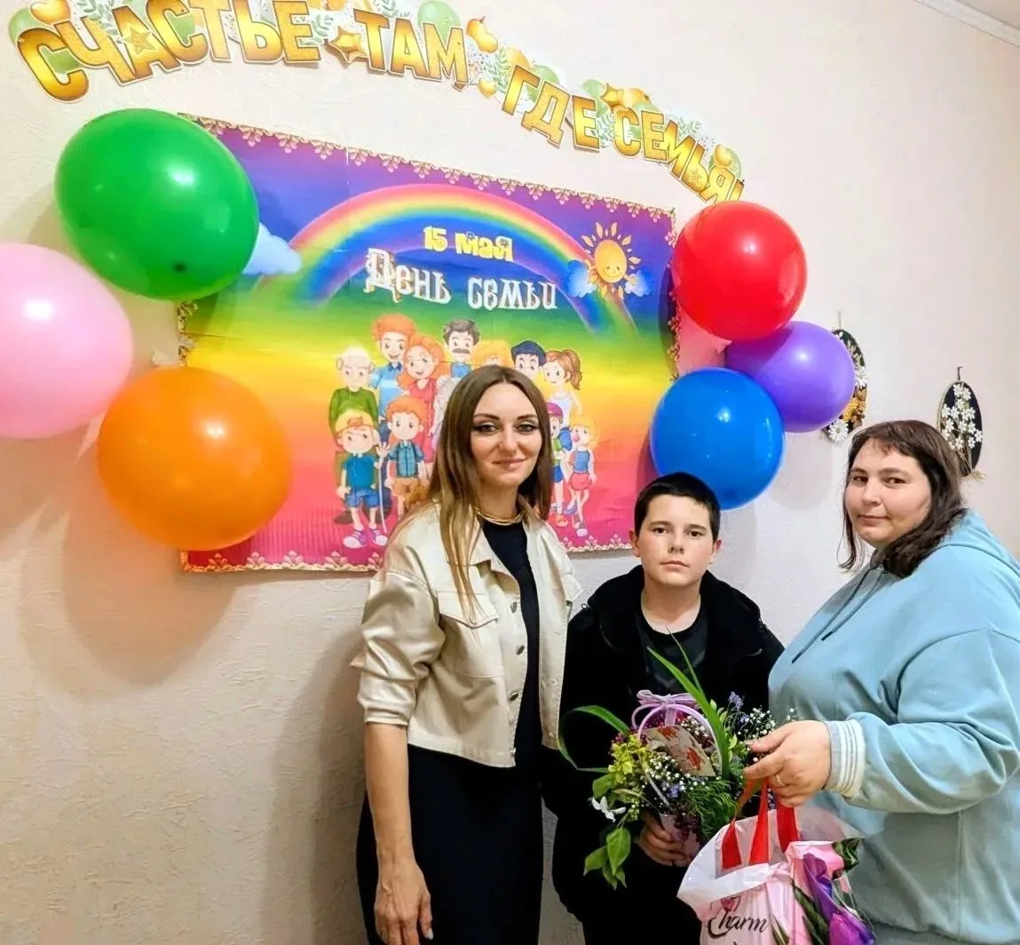 💐Увлекательный мастер-класс по созданию цветочных композиций  организовали сотрудники Черемисиновско