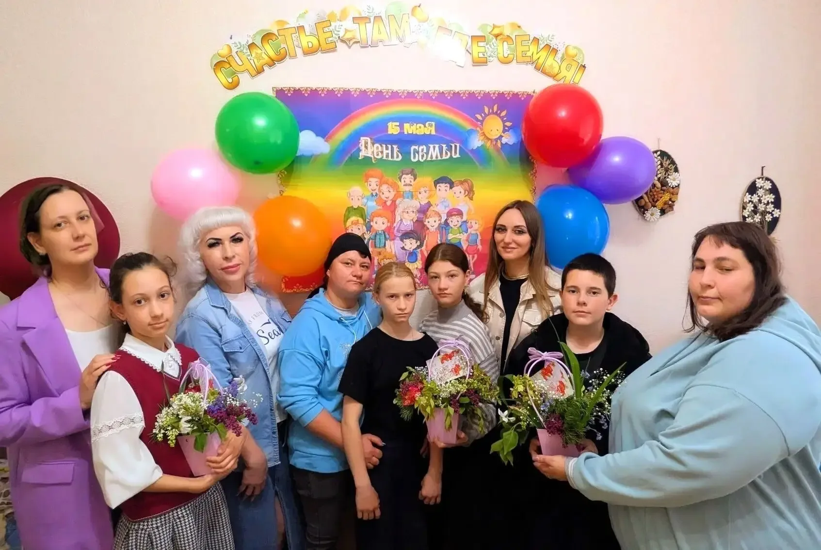 💐Увлекательный мастер-класс по созданию цветочных композиций  организовали сотрудники Черемисиновско