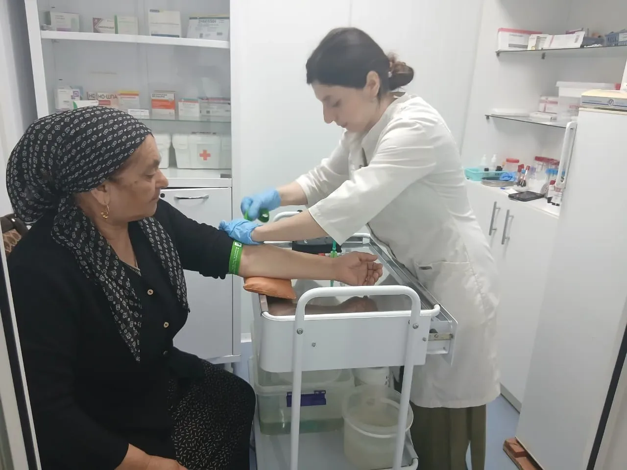 🚑 Мобильная бригада Минтруда РД в Дербенте заботится о здоровье старшего поколения  Специалисты Терр