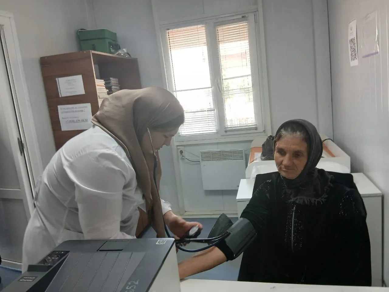🚑 Мобильная бригада Минтруда РД в Дербенте заботится о здоровье старшего поколения  Специалисты Терр