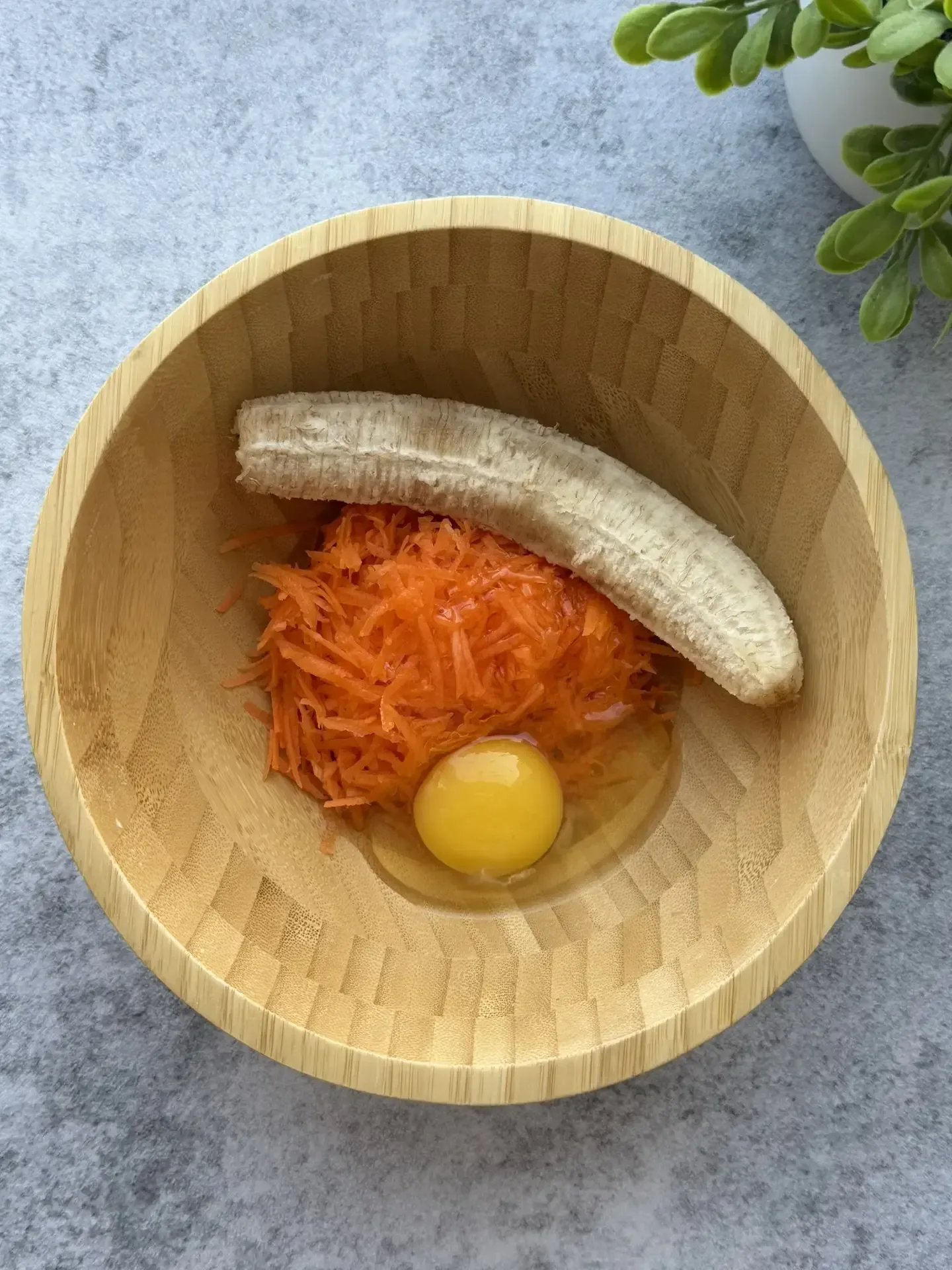 МОРКОВНО-БАНАНОВЫЕ ВАФЛИ 🧇 🍌🥕   КБЖУ на всю порцию целиком:  478/23/8/79   Ингредиенты:  •морковь 70