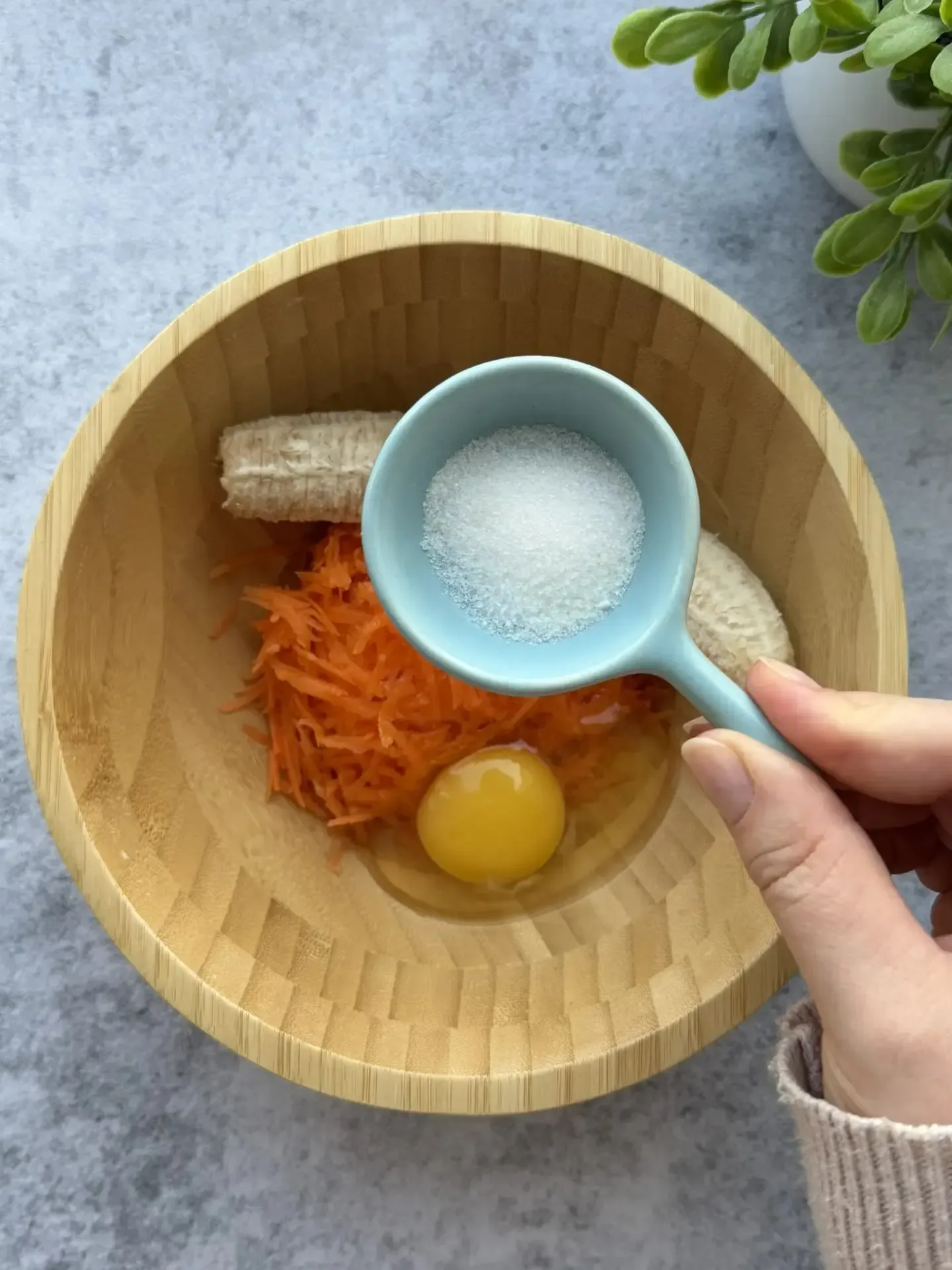 МОРКОВНО-БАНАНОВЫЕ ВАФЛИ 🧇 🍌🥕   КБЖУ на всю порцию целиком:  478/23/8/79   Ингредиенты:  •морковь 70