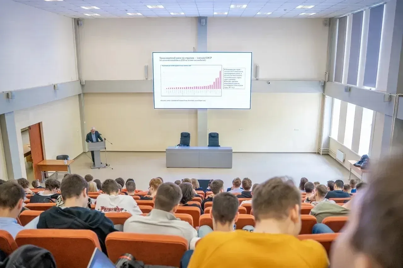 Открытая лекция Михаила Блинкина в МАДИ: безопасность дорожного движения, экономика транспорта и мод