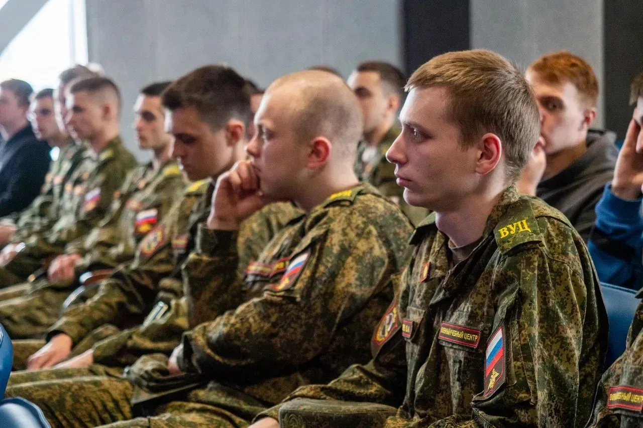 В Кинопарке «Москино» оживает история: патриотическое мероприятие для студентов МАДИ 🎬🇷🇺  Студенты М