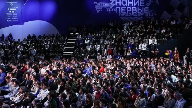 Исполнитель горлового пения Денис Баксарин представил культуру телеутов в Москве  В столице завершае