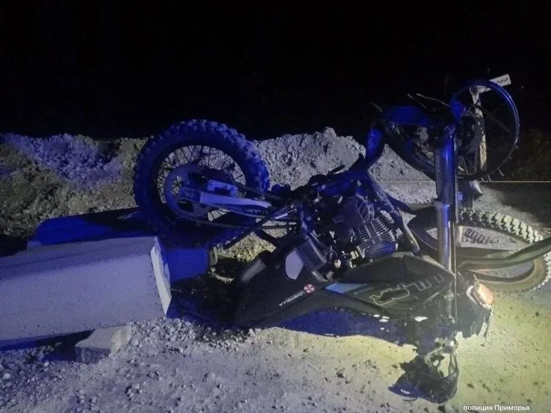 🏍 Мотоциклист погиб, врезавшись в препятствие на дорожных работах в Приморье  ДТП произошло в Шкотов