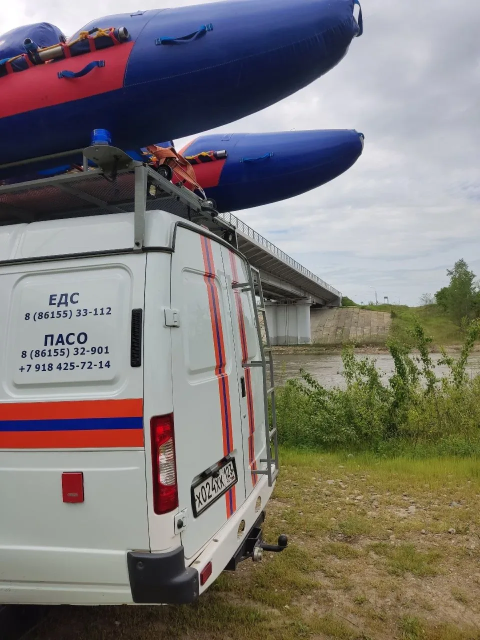 От водопадов до В. Веденеевского продолжаются поиски человека, упавшего в реку на "Белореченских вод