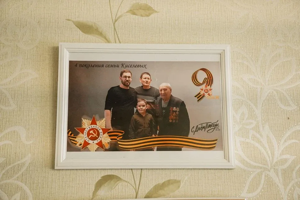 Поздравил с Днем Победы нашего фронтовика, Почетного жителя округа Дмитрия Ивановича Киселева   На ф