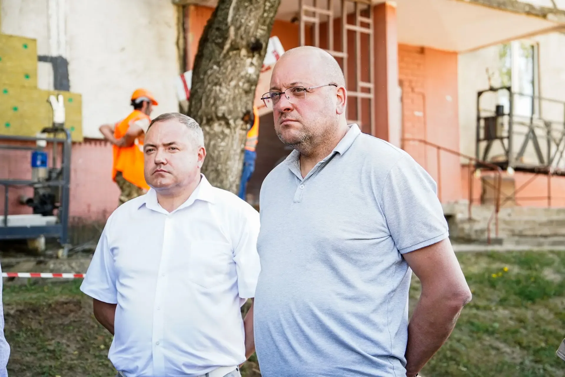 В округе в самом разгаре ремонтная кампания на многоквартирных домах   🔹 В этом году по Народной про