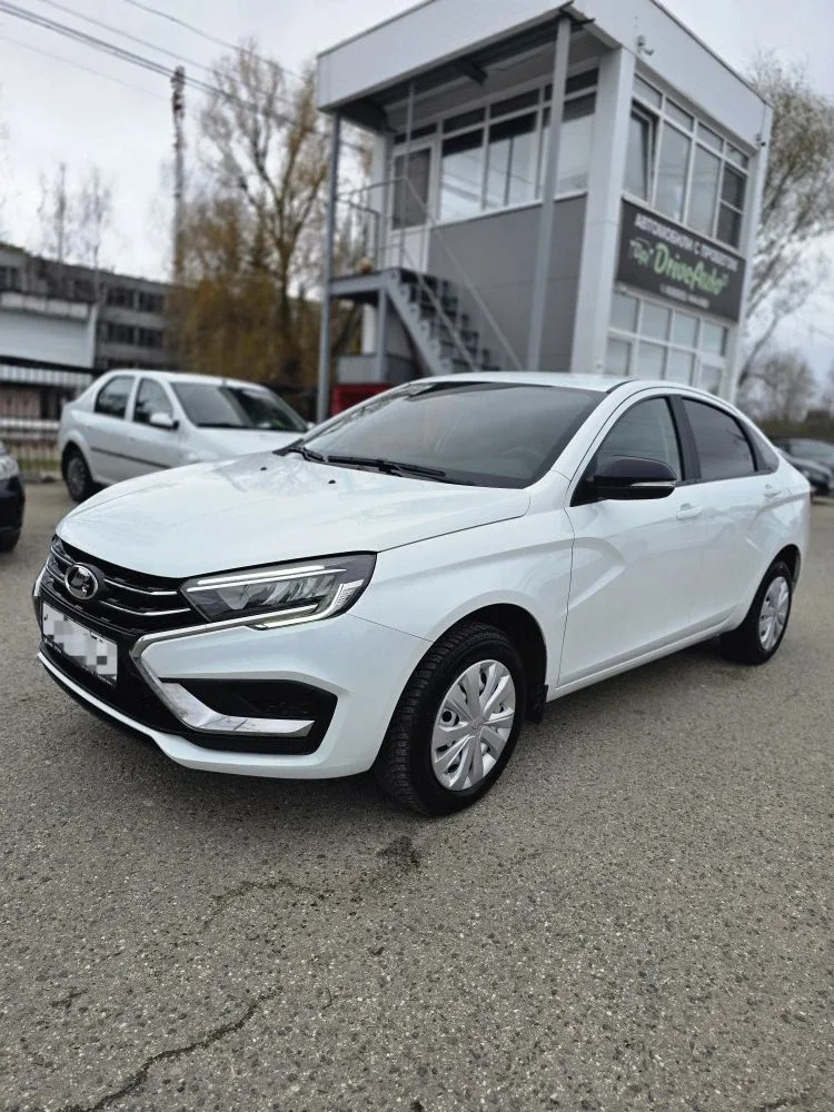 LADA VESTA 2024г. ✅️ Один хозяин ✅️ Зелёная Автотека ✅️ Без дтп, без окрасов  1.6л, Механика.  Компл