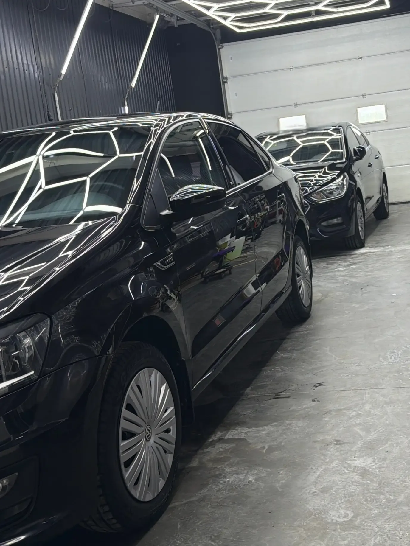 🔥Две новинки на подходе🔥 Volkswagen Polo 2016 года и Hyundai Solaris 2018 года. Скоро мы поделимся и