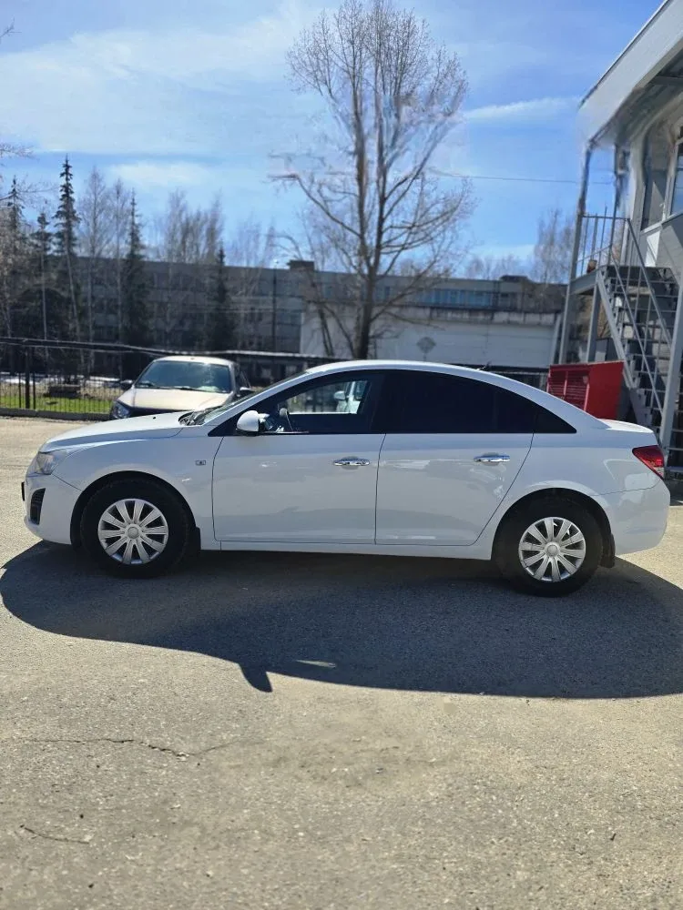 Chevrolet Cruze 2014г.э  Автомобиль без дтп. Двигатель 1.8л, Механика  Комплектация: кондиционер, ГУ