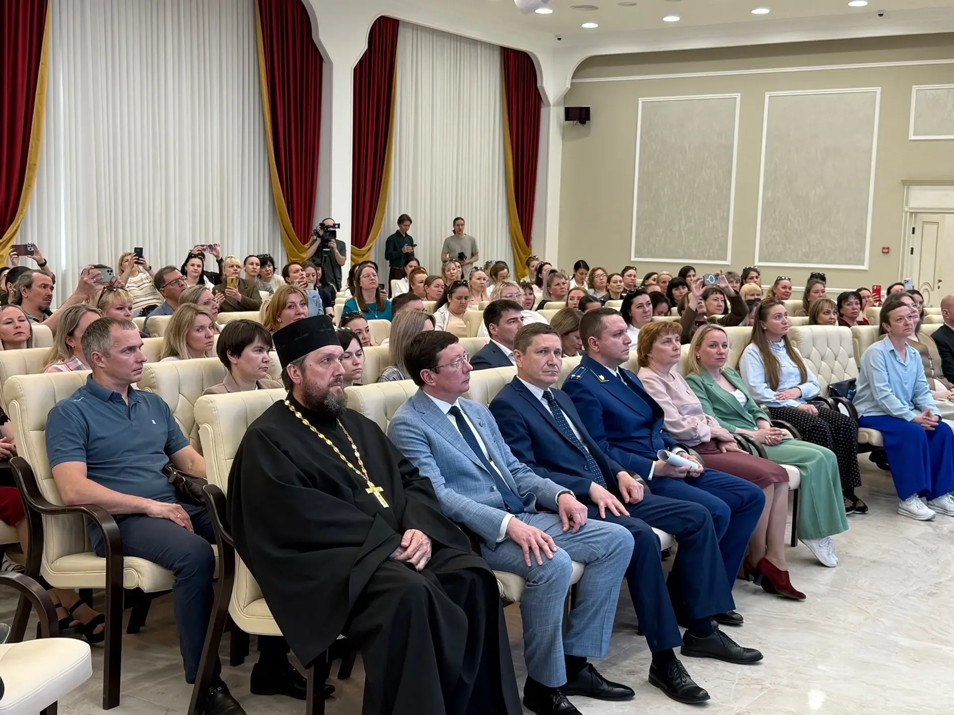 🌟 В Доме дружбы народов презентовали проект «Родители, объединяйтесь! Вместе ради детей»!  Состоялас