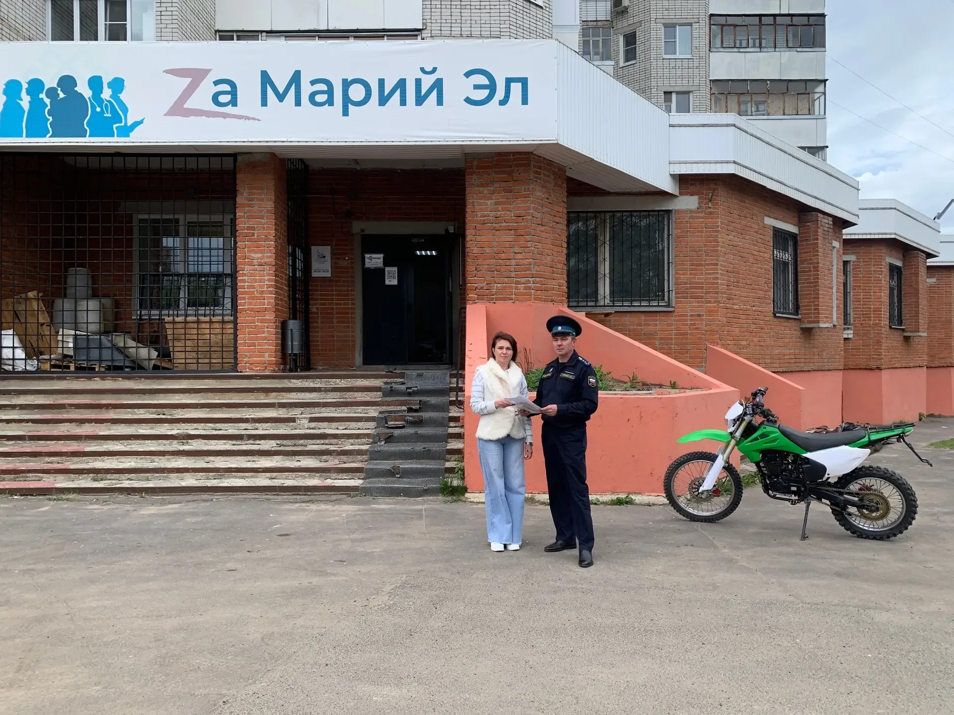 Судебные приставы Марий Эл передали мотоцикл коллеге, находящемуся в зоне проведения спецоперации  С